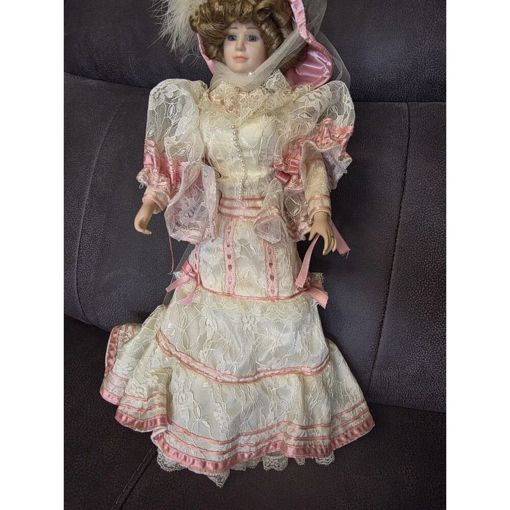 Seymour Mann Victorian Doll 17” White Pink Dress Connoisseur Collectio W/ Stand